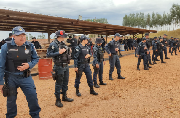 Ponta Porã: PMs aprimoram habilidades com novas pistolas Beretta APX 9mm Ponta Porã: PMs aprimoram habilidades com novas pistolas Beretta APX 9mm