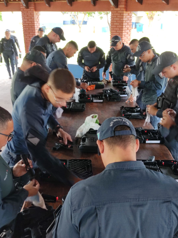 Ponta Porã: PMs aprimoram habilidades com novas pistolas Beretta APX 9mm Ponta Porã: PMs aprimoram habilidades com novas pistolas Beretta APX 9mm
