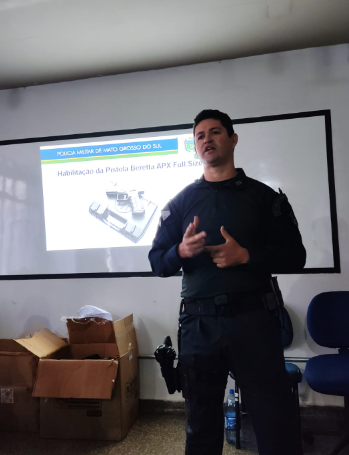 Ponta Porã: PMs aprimoram habilidades com novas pistolas Beretta APX 9mm Ponta Porã: PMs aprimoram habilidades com novas pistolas Beretta APX 9mm