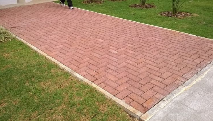 Vereadora Cida Farias propõe criação de calçadas ecológicas em Amambai Vereadora Cida Farias propõe criação de calçadas ecológicas em Amambai