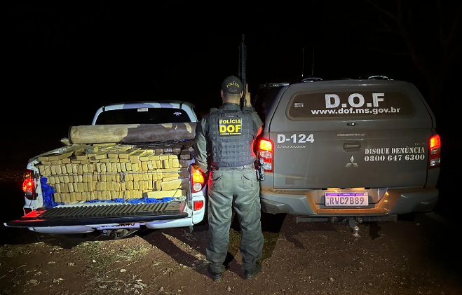 DOF apreende quase 1,5 tonelada de droga e recupera camionete roubada DOF apreende quase 1,5 tonelada de droga e recupera camionete roubada