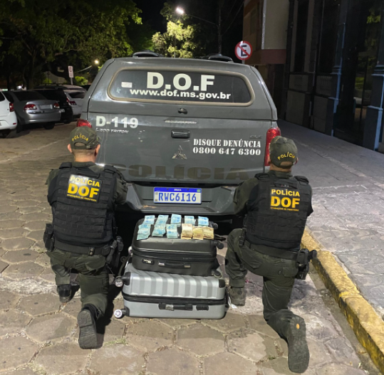 DOF prende casal com R$ 90 mil em espécie DOF prende casal com R$ 90 mil em espécie