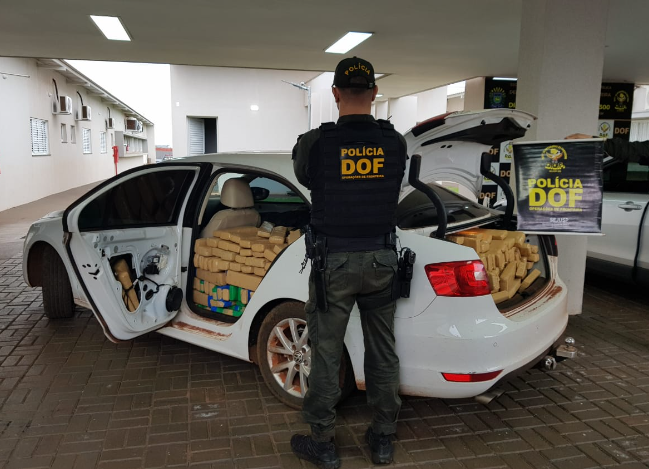 Carga milionária de maconha é apreendida veículos furtados são recuperados pelo DOF Carga milionária de maconha é apreendida veículos furtados são recuperados pelo DOF