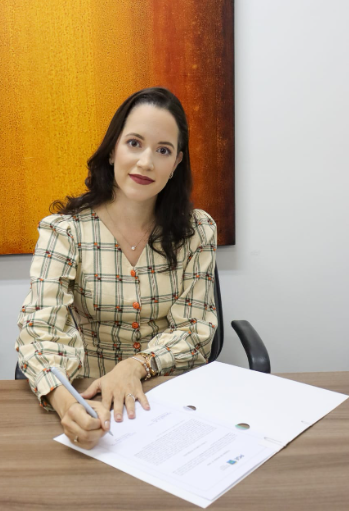 Nova procuradora toma posse prometendo dedicação às causas do Estado Nova procuradora toma posse prometendo dedicação às causas do Estado