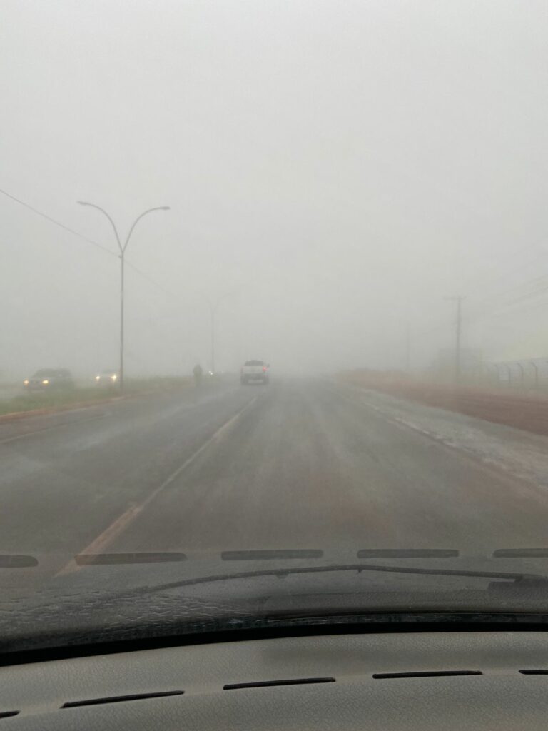 Temperatura em Ponta Porã cai e a neblina cobre a cidade ao amanhecer Temperatura em Ponta Porã cai e a neblina cobre a cidade ao amanhecer