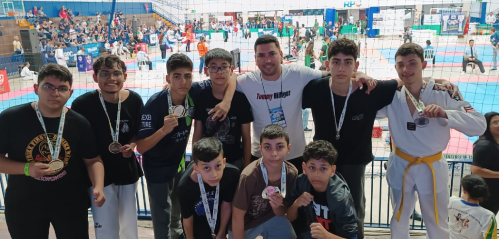 Atletas de Ponta Porã participaram do Brazil Open de Taekwondo em Londrina –PR Atletas de Ponta Porã participaram do Brazil Open de Taekwondo em Londrina –PR