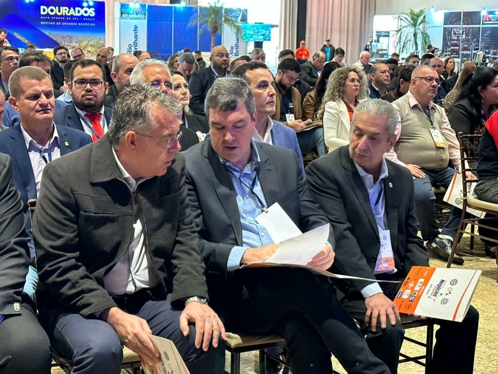 Eduardo Riedel e Eduardo Campos participam da abertura da 1.ª Feria de Negócios da Fronteira Eduardo Riedel e Eduardo Campos participam da abertura da 1.ª Feria de Negócios da Fronteira