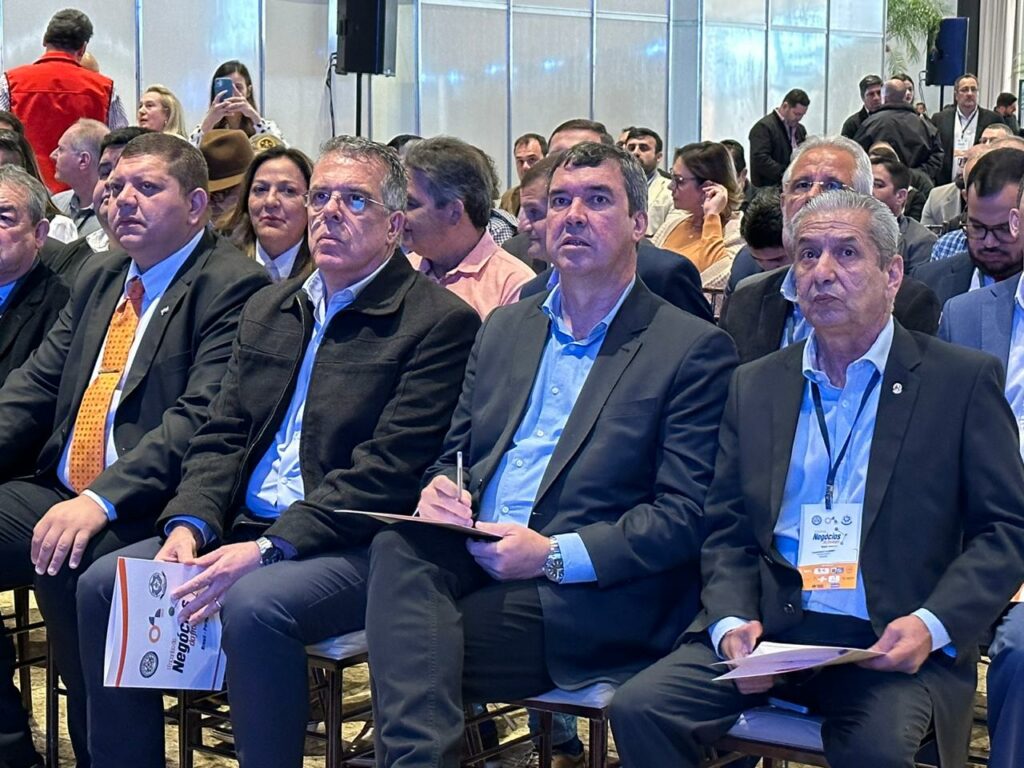Eduardo Riedel e Eduardo Campos participam da abertura da 1.ª Feria de Negócios da Fronteira Eduardo Riedel e Eduardo Campos participam da abertura da 1.ª Feria de Negócios da Fronteira