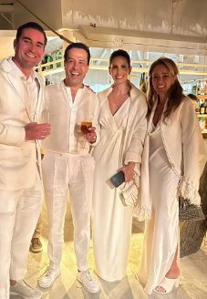 O coach Ricardo Nunes e esposa Adriana Nunes, são convidados para o casamento do jogador Ronaldo Fenômeno O coach Ricardo Nunes e esposa Adriana Nunes, são convidados para o casamento do jogador Ronaldo Fenômeno