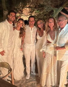 O coach Ricardo Nunes e esposa Adriana Nunes, são convidados para o casamento do jogador Ronaldo Fenômeno O coach Ricardo Nunes e esposa Adriana Nunes, são convidados para o casamento do jogador Ronaldo Fenômeno
