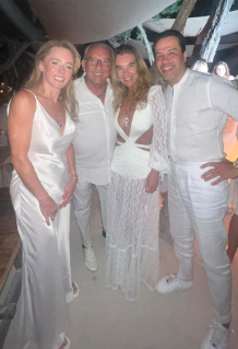 O coach Ricardo Nunes e esposa Adriana Nunes, são convidados para o casamento do jogador Ronaldo Fenômeno O coach Ricardo Nunes e esposa Adriana Nunes, são convidados para o casamento do jogador Ronaldo Fenômeno