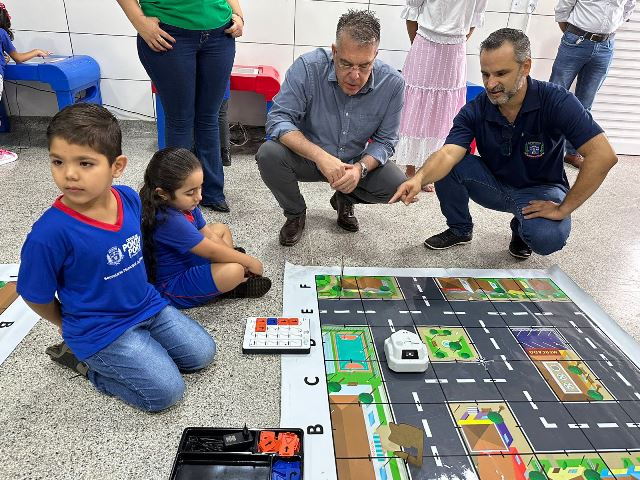 CEINFs de Ponta Porã recebem kit de robótica CEINFs de Ponta Porã recebem kit de robótica