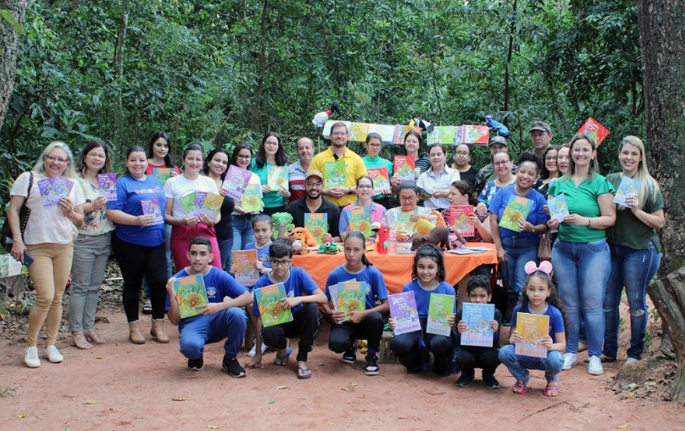 Naviraí entrega livros conceitos sustentabilidade a alunos do Fundamental Naviraí entrega livros conceitos sustentabilidade a alunos do Fundamental