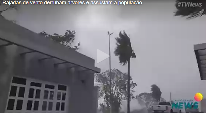 Teto desaba em quadra de escola e mata criança Teto desaba em quadra de escola e mata criança