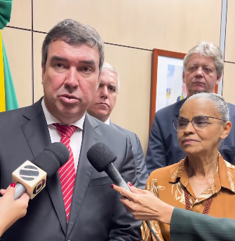 Em Brasília, Riedel firma compromisso para crescer sem problemas ambientais Em Brasília, Riedel firma compromisso para crescer sem problemas ambientais