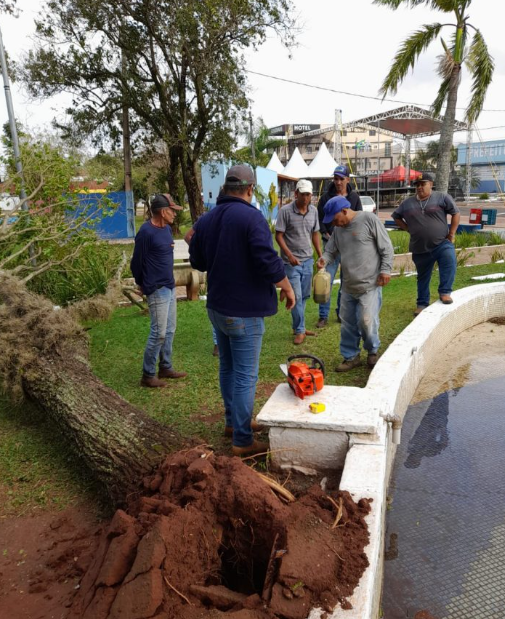 Temporal desta segunda-feira deixou rastro de destruição no município Temporal desta segunda-feira deixou rastro de destruição no município