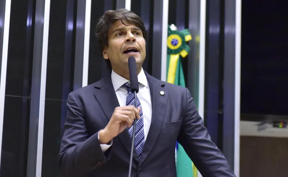 Câmara aprova projeto que taxa offshores e fundos exclusivos Câmara aprova projeto que taxa offshores e fundos exclusivos
