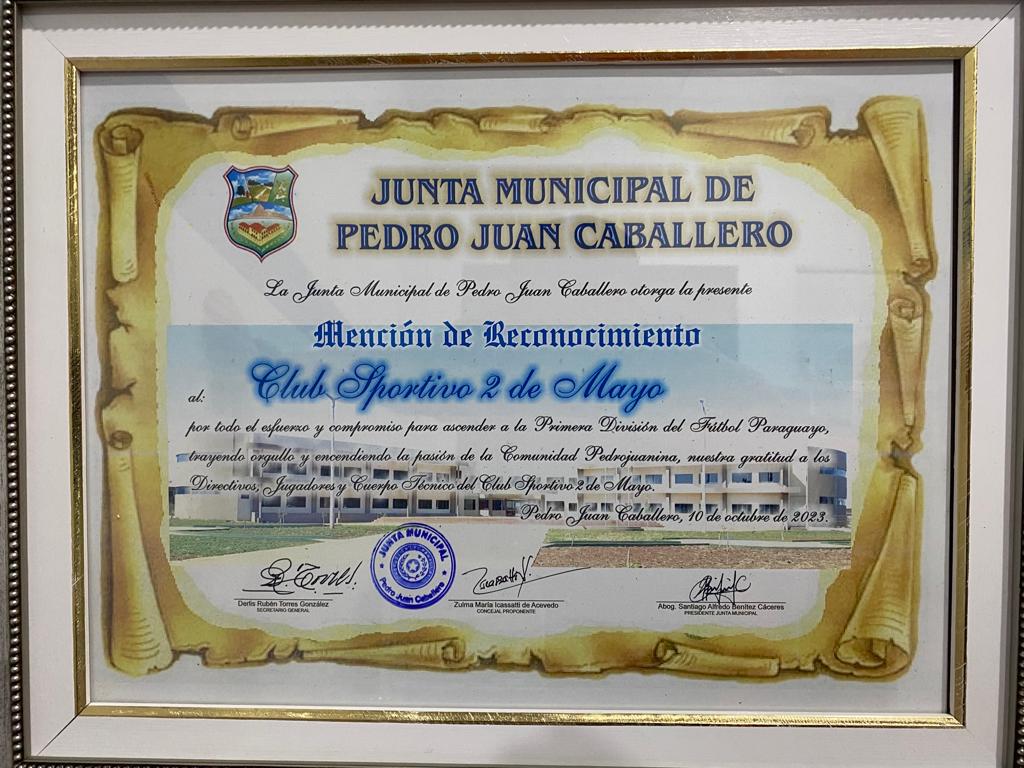 Jugadores, dirigentes y cuerpo técnico del 2 de Mayo homenajeados por la Junta Municipal Jugadores, dirigentes y cuerpo técnico del 2 de Mayo homenajeados por la Junta Municipal
