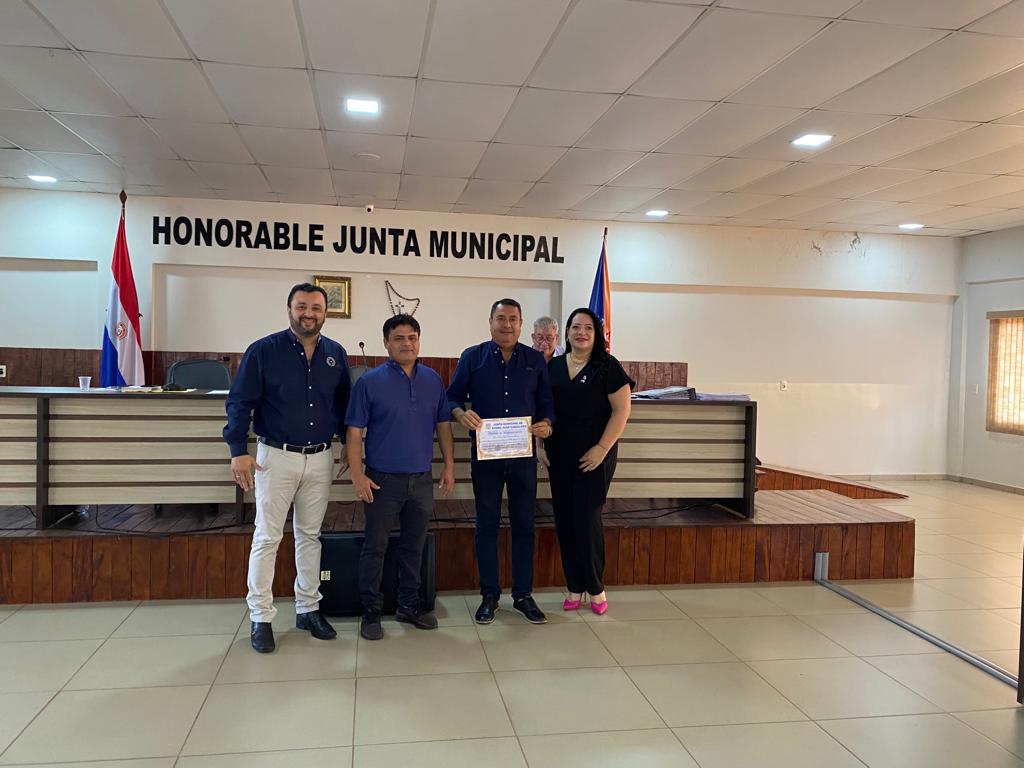 Jugadores, dirigentes y cuerpo técnico del 2 de Mayo homenajeados por la Junta Municipal Jugadores, dirigentes y cuerpo técnico del 2 de Mayo homenajeados por la Junta Municipal
