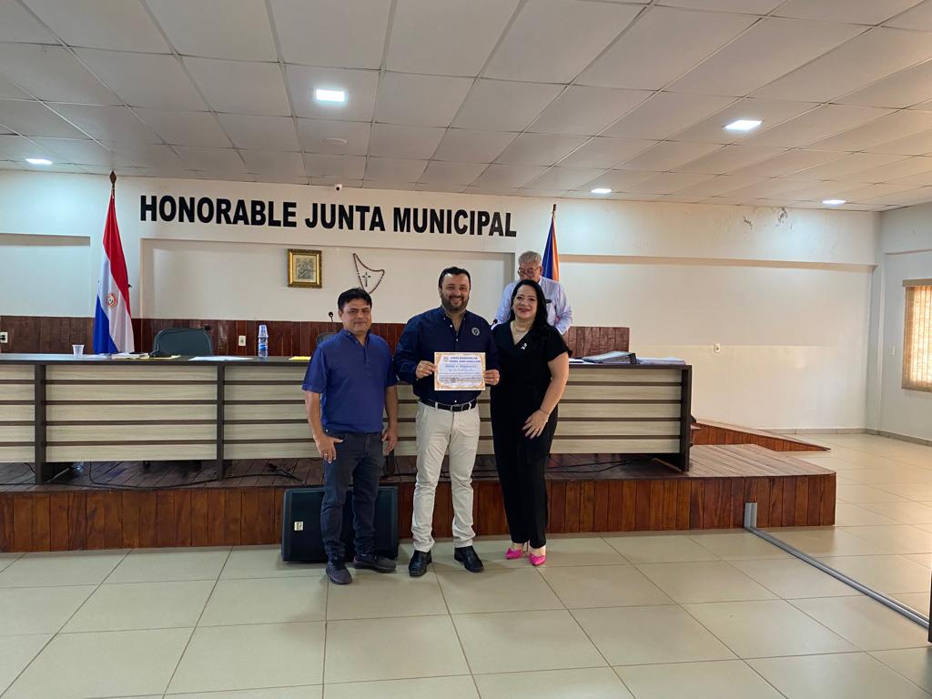 Jugadores, dirigentes y cuerpo técnico del 2 de Mayo homenajeados por la Junta Municipal Jugadores, dirigentes y cuerpo técnico del 2 de Mayo homenajeados por la Junta Municipal
