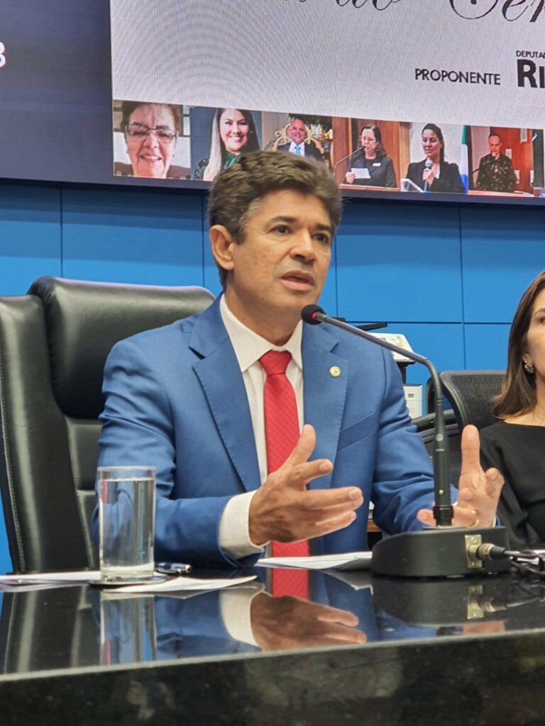 Cerimonialistas são homenageados em noite solene na Assembleia Legislativa Cerimonialistas são homenageados em noite solene na Assembleia Legislativa