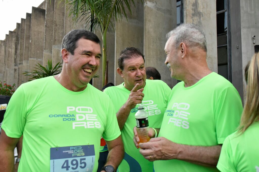 Corrida dos Poderes: Com clima agradável, evento reúne 2,5 mil pessoas Corrida dos Poderes: Com clima agradável, evento reúne 2,5 mil pessoas