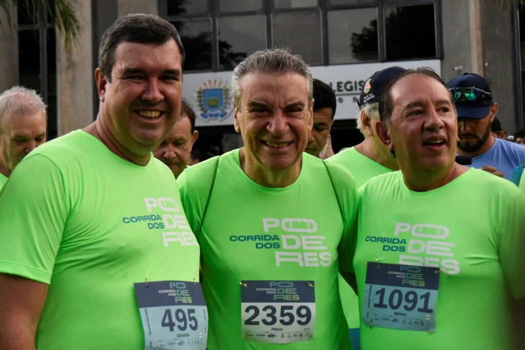 Corrida dos Poderes: Com clima agradável, evento reúne 2,5 mil pessoas Corrida dos Poderes: Com clima agradável, evento reúne 2,5 mil pessoas