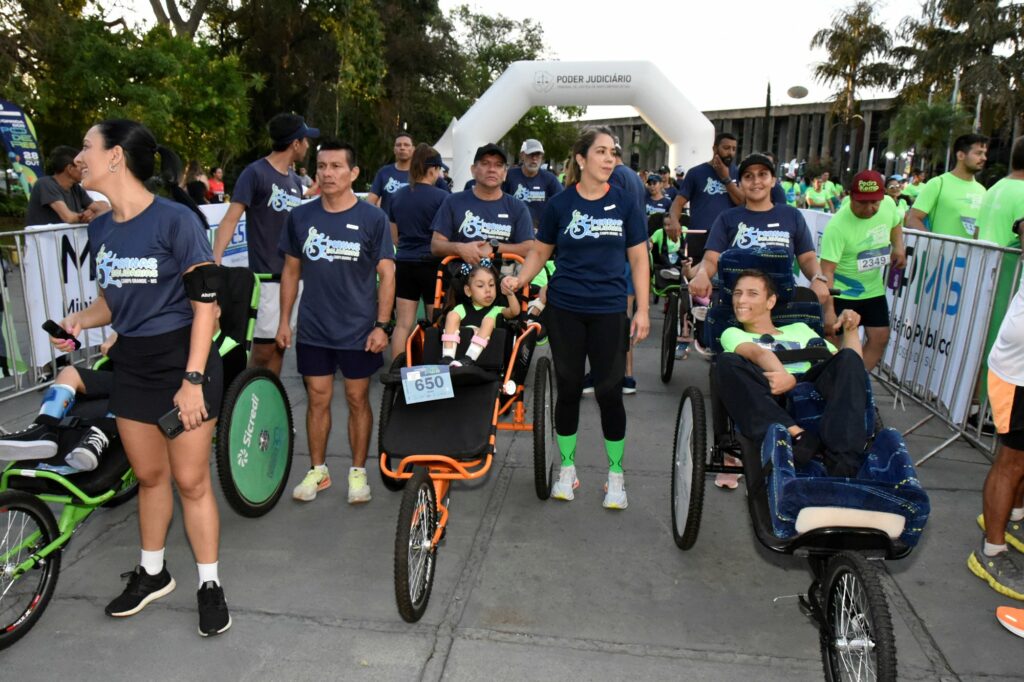 Corrida dos Poderes: Com clima agradável, evento reúne 2,5 mil pessoas Corrida dos Poderes: Com clima agradável, evento reúne 2,5 mil pessoas