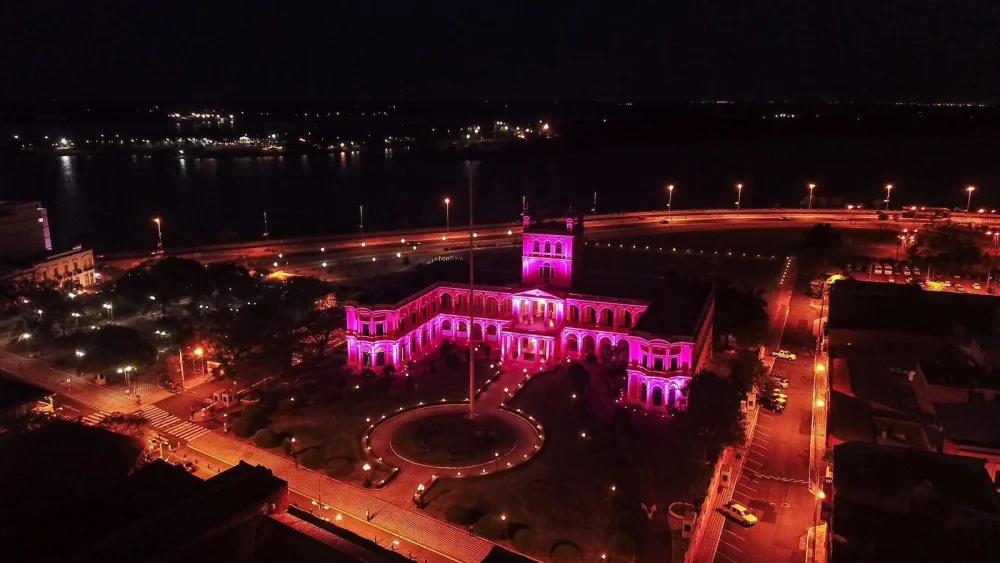 Paraguay se tiñe de rosa para luchar contra el cáncer de mama Paraguay se tiñe de rosa para luchar contra el cáncer de mama