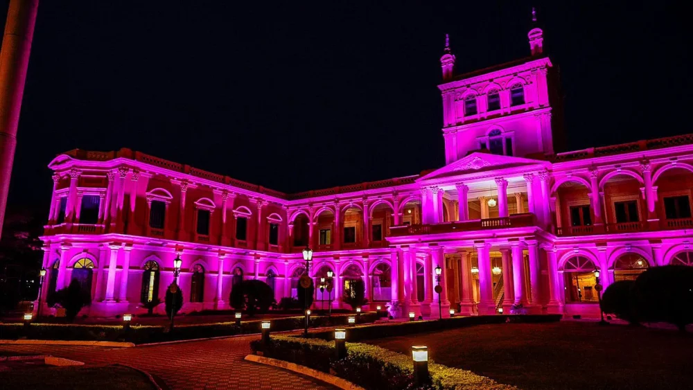 Paraguay se tiñe de rosa para luchar contra el cáncer de mama Paraguay se tiñe de rosa para luchar contra el cáncer de mama