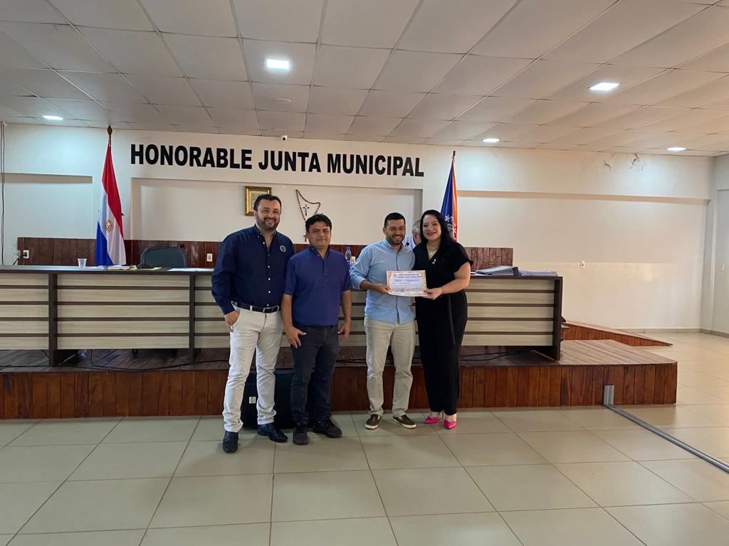 Jugadores, dirigentes y cuerpo técnico del 2 de Mayo homenajeados por la Junta Municipal Jugadores, dirigentes y cuerpo técnico del 2 de Mayo homenajeados por la Junta Municipal