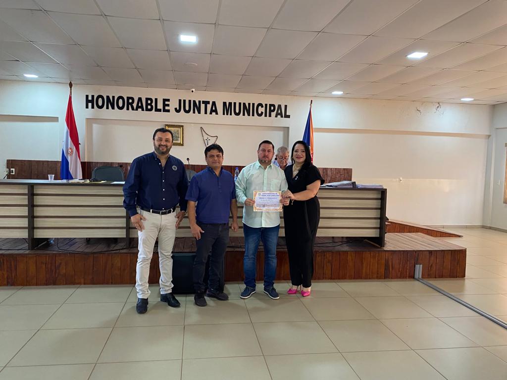 Jugadores, dirigentes y cuerpo técnico del 2 de Mayo homenajeados por la Junta Municipal Jugadores, dirigentes y cuerpo técnico del 2 de Mayo homenajeados por la Junta Municipal