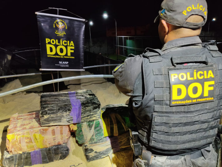 Carreta carregada com farelo de milho é apreendida pelo DOF com 4 toneladas de drogas Carreta carregada com farelo de milho é apreendida pelo DOF com 4 toneladas de drogas