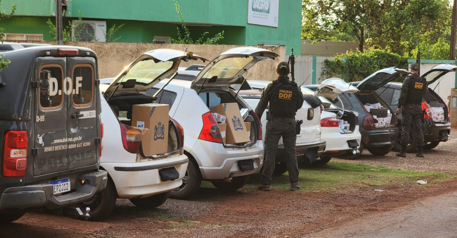 Ponta Porã: DOF intercepta comboio de contrabandistas de cigarros e recupera carro roubado Ponta Porã: DOF intercepta comboio de contrabandistas de cigarros e recupera carro roubado