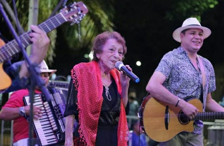 Em homenagem a mãe, filho de Delinha faz rifa para construir Associação Cultural Velha Casinha