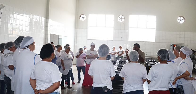 Merendeiras de Amambai participam de oficina do Sebrae sobre técnicas de preparo