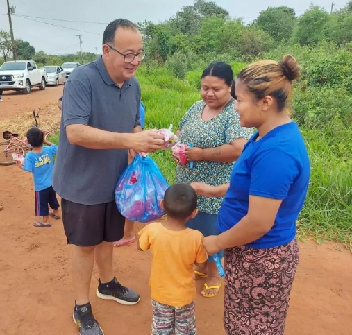 Prefeitura de Amambai leva alegria e doces às aldeias indígenas do município Prefeitura de Amambai leva alegria e doces às aldeias indígenas do município
