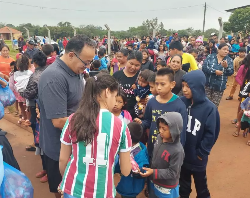Prefeitura de Amambai leva alegria e doces às aldeias indígenas do município Prefeitura de Amambai leva alegria e doces às aldeias indígenas do município