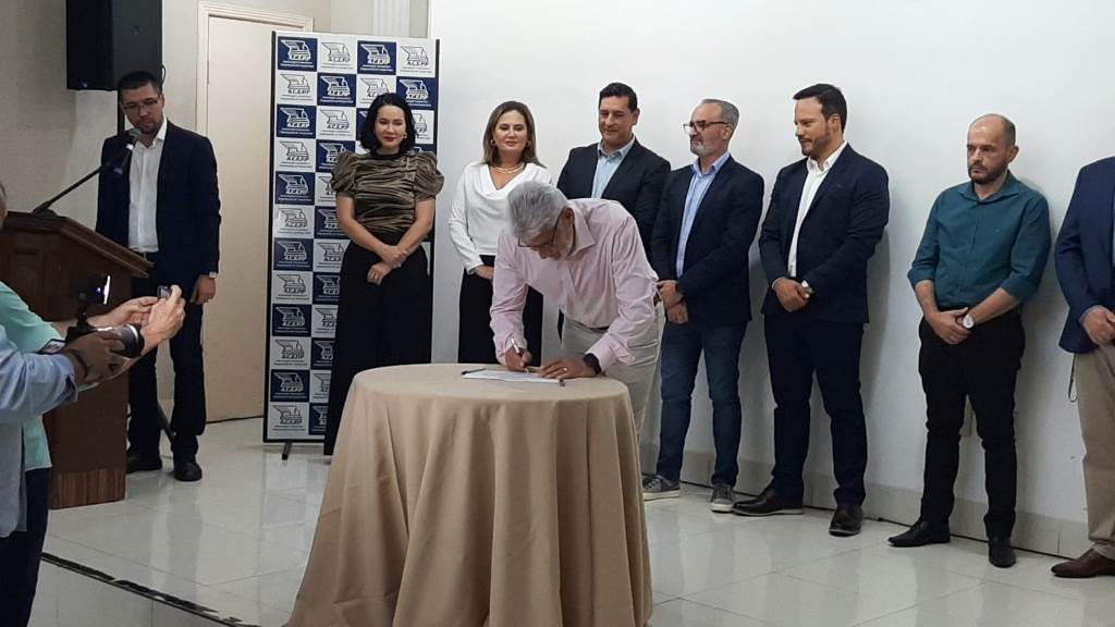 Ponta Porã: Nova diretoria da ACEPP toma posse e fala em união de todos Ponta Porã: Nova diretoria da ACEPP toma posse e fala em união de todos