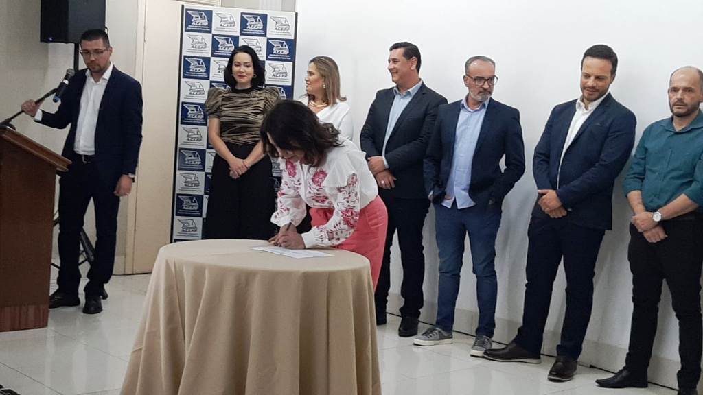Ponta Porã: Nova diretoria da ACEPP toma posse e fala em união de todos Ponta Porã: Nova diretoria da ACEPP toma posse e fala em união de todos