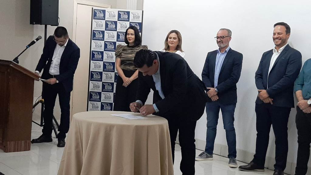 Ponta Porã: Nova diretoria da ACEPP toma posse e fala em união de todos Ponta Porã: Nova diretoria da ACEPP toma posse e fala em união de todos