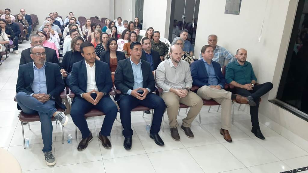 Ponta Porã: Nova diretoria da ACEPP toma posse e fala em união de todos Ponta Porã: Nova diretoria da ACEPP toma posse e fala em união de todos