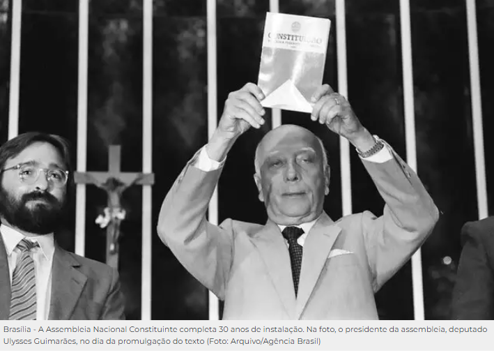 Com 131 modificações, Constituição do Brasil completa 35 anos Com 131 modificações, Constituição do Brasil completa 35 anos