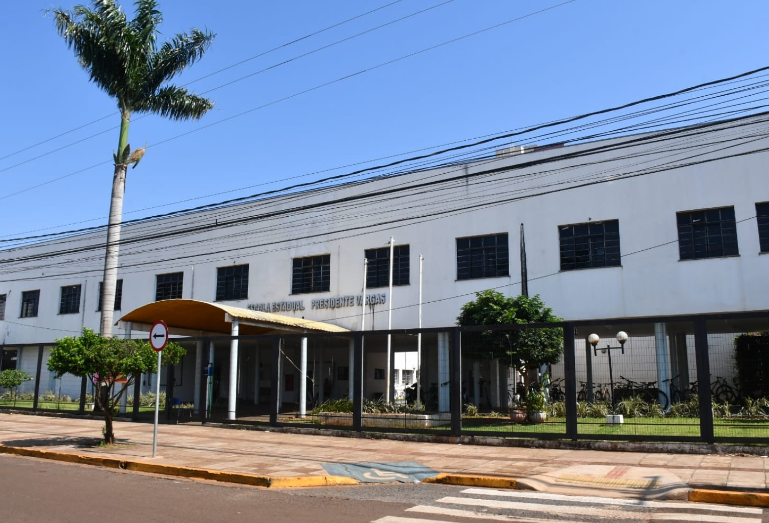 Lia Nogueira solicita energia fotovoltaica na Escola Presidente Vargas, em Dourados Lia Nogueira solicita energia fotovoltaica na Escola Presidente Vargas, em Dourados