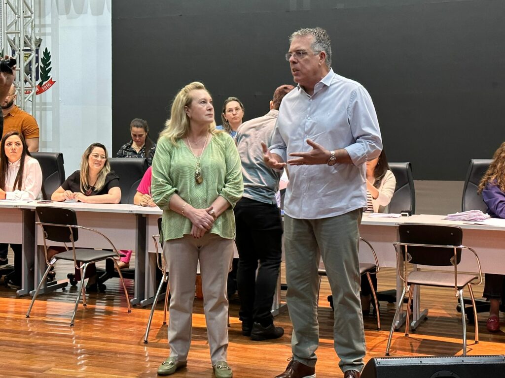 Prefeitura empossa aprovados em concurso público para cargos e provimento em Ponta Porã Prefeitura empossa aprovados em concurso público para cargos e provimento em Ponta Porã