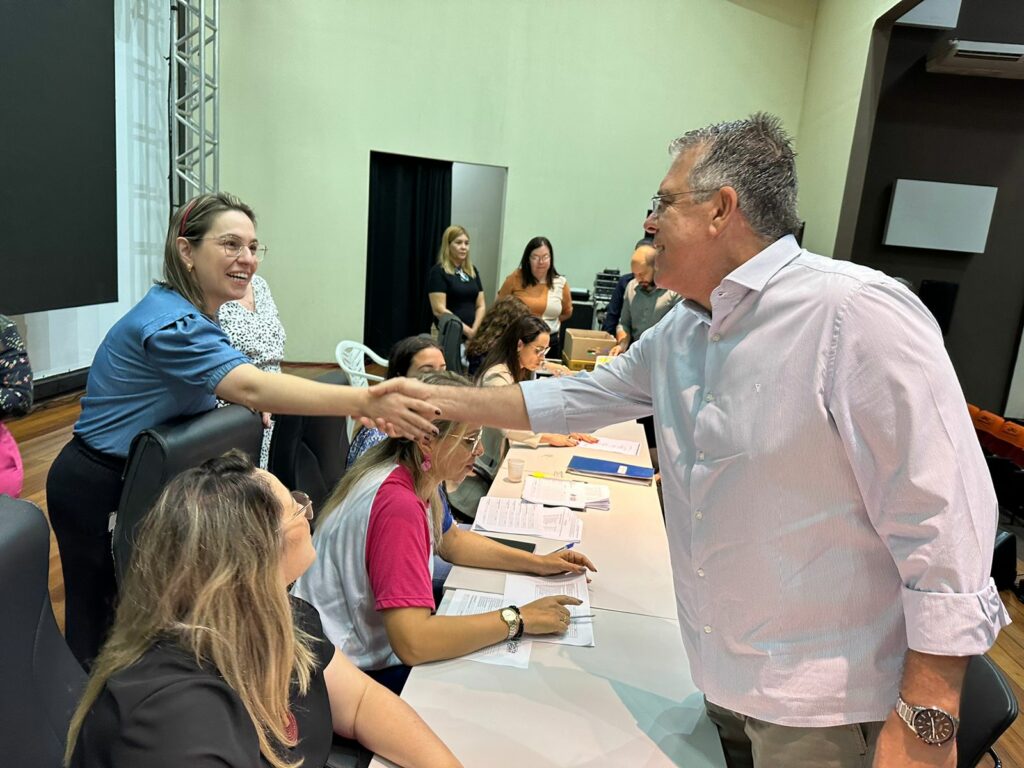 Prefeitura empossa aprovados em concurso público para cargos e provimento em Ponta Porã Prefeitura empossa aprovados em concurso público para cargos e provimento em Ponta Porã