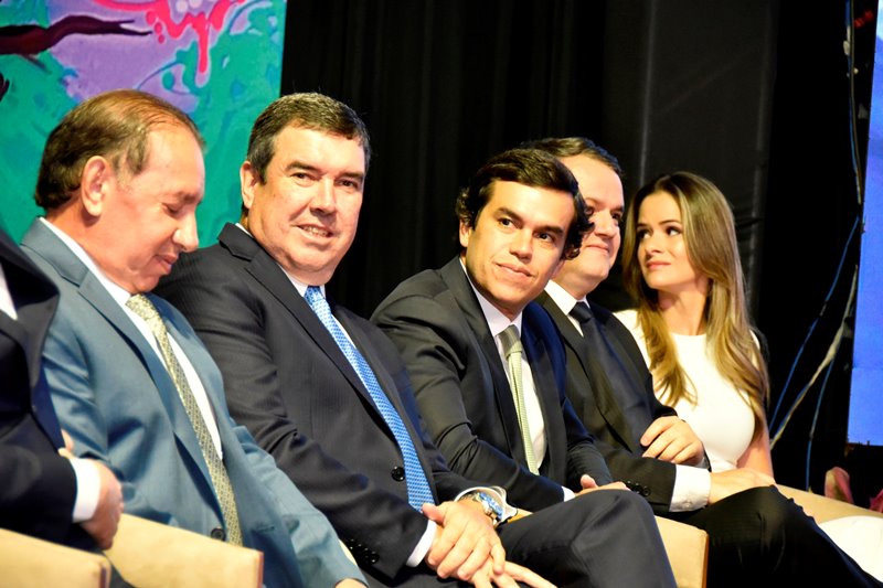 Numa festa pantaneira, ALEMS homenageia 81 pessoas que ajudam MS a crescer Numa festa pantaneira, ALEMS homenageia 81 pessoas que ajudam MS a crescer