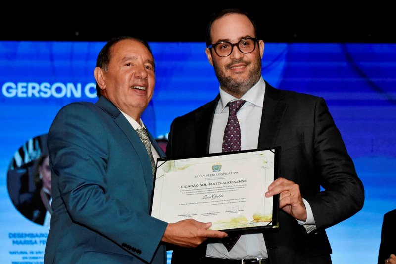 Numa festa pantaneira, ALEMS homenageia 81 pessoas que ajudam MS a crescer Numa festa pantaneira, ALEMS homenageia 81 pessoas que ajudam MS a crescer
