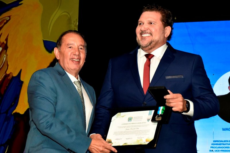 Numa festa pantaneira, ALEMS homenageia 81 pessoas que ajudam MS a crescer Numa festa pantaneira, ALEMS homenageia 81 pessoas que ajudam MS a crescer