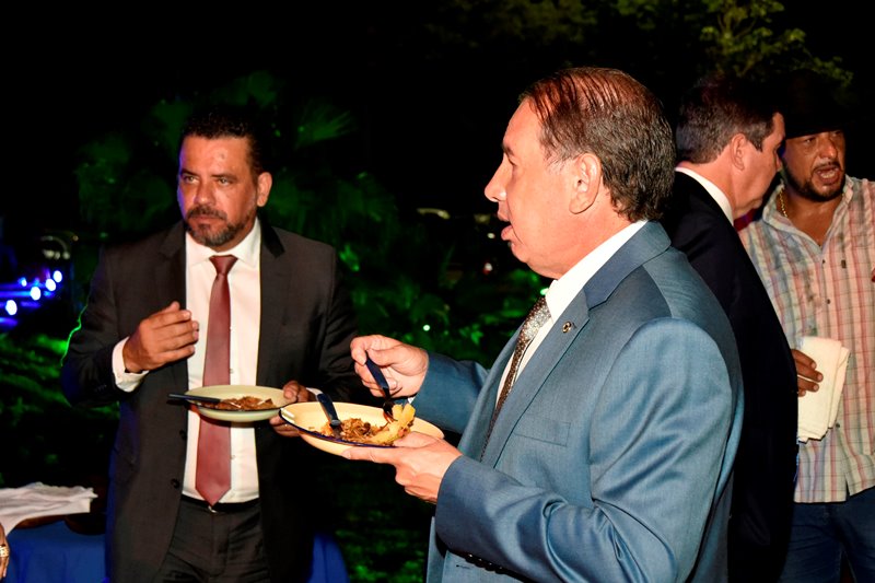 Numa festa pantaneira, ALEMS homenageia 81 pessoas que ajudam MS a crescer Numa festa pantaneira, ALEMS homenageia 81 pessoas que ajudam MS a crescer